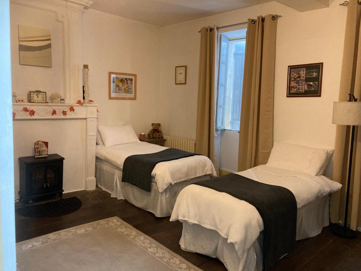7 Dagnaud De La Tude Our Family Farmhouse Style Home With En-Suite Montboyer Εξωτερικό φωτογραφία
