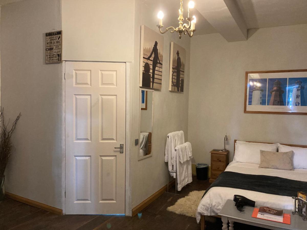 7 Dagnaud De La Tude Our Family Farmhouse Style Home With En-Suite Montboyer Εξωτερικό φωτογραφία