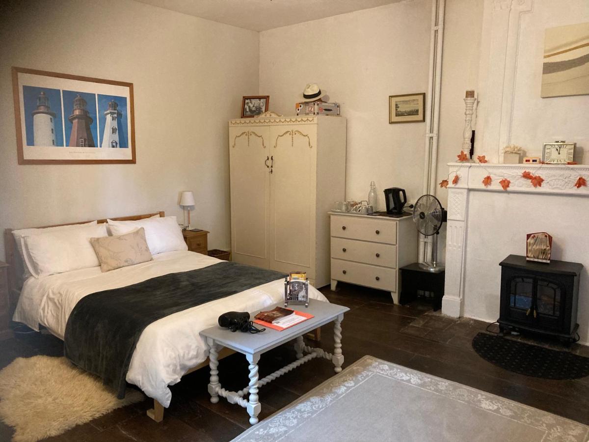 7 Dagnaud De La Tude Our Family Farmhouse Style Home With En-Suite Montboyer Εξωτερικό φωτογραφία